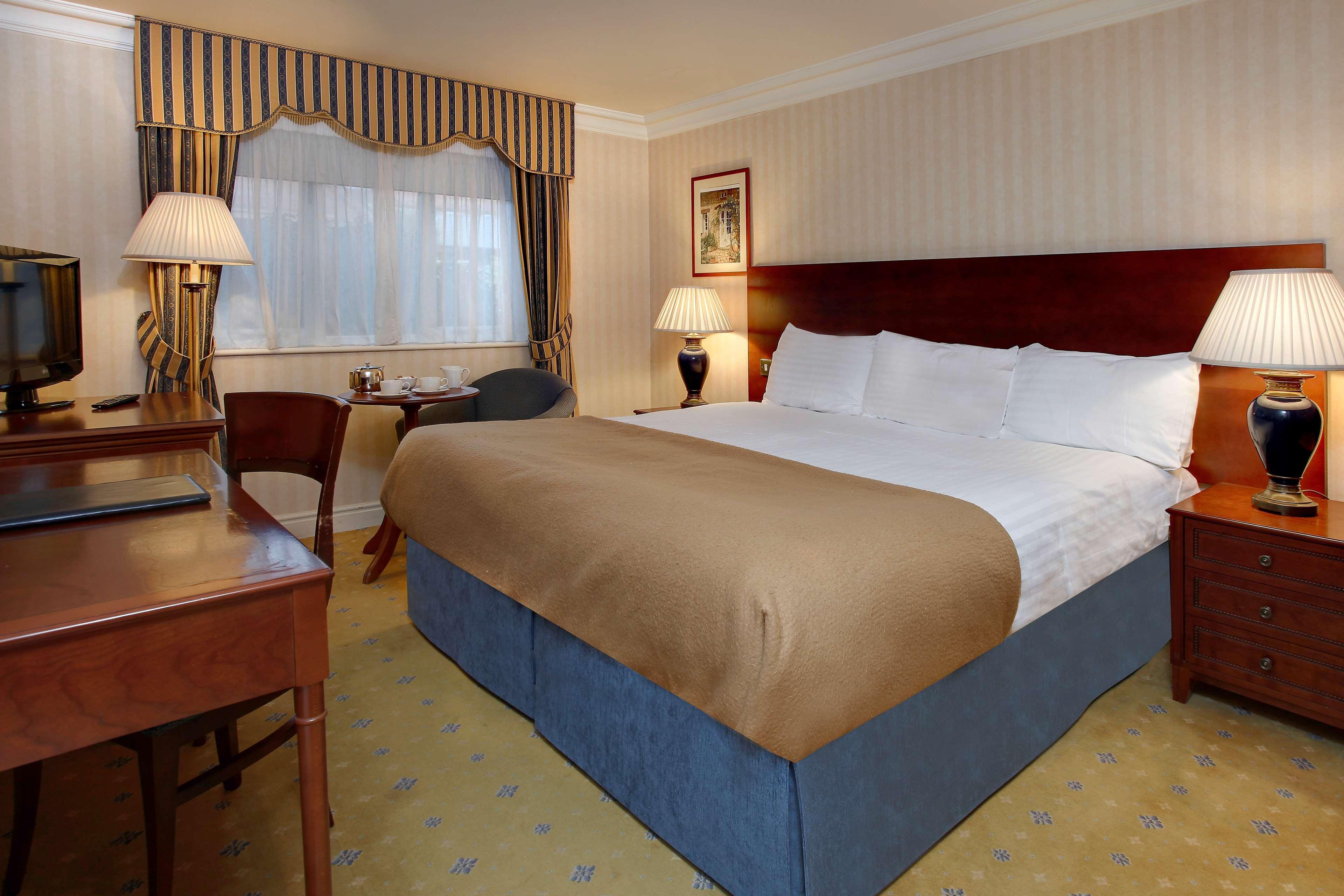 Отель Windmill Village Hotel, Golf Club & Spa, Bw Signature Collection 4*