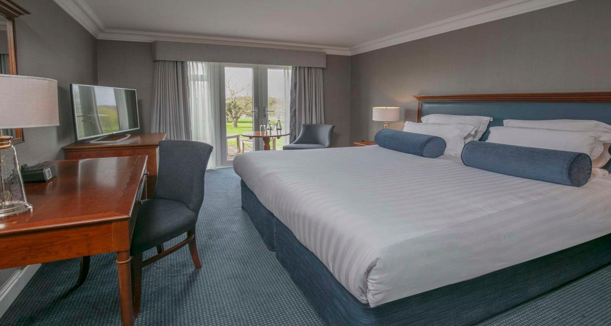 Отель Windmill Village Hotel, Golf Club & Spa, Bw Signature Collection 4*