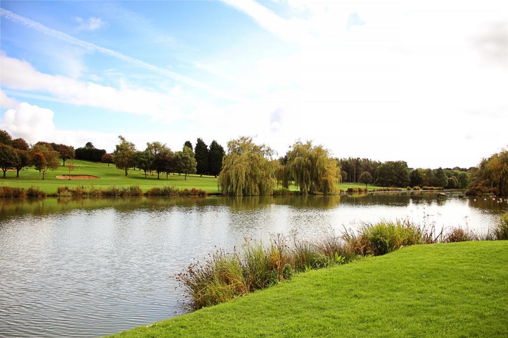 Отель Windmill Village Hotel, Golf Club & Spa, Bw Signature Collection Ковентри